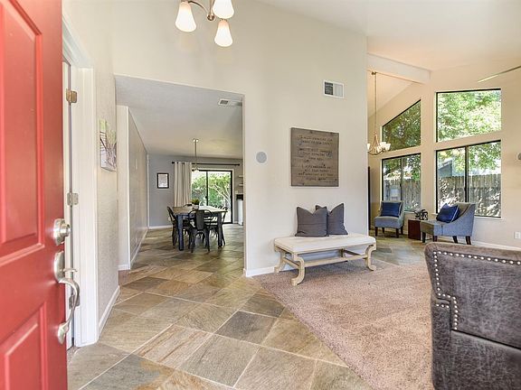 3rd image of 805 Cordwell Cir