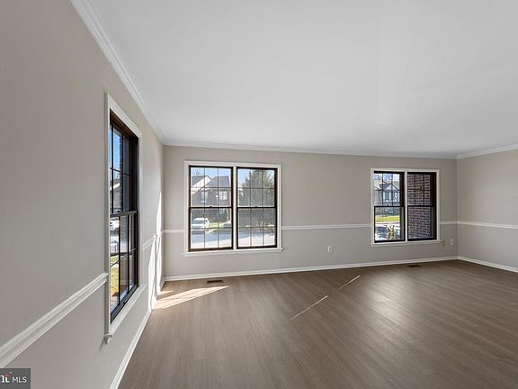 3rd image of 20 Rhodes Pl