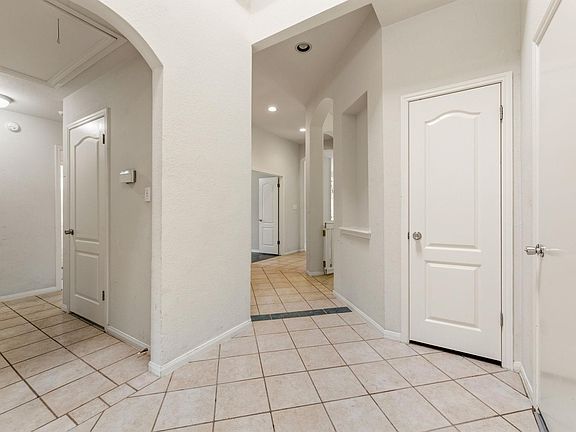 4th image of 406 Bellaire Oaks Dr