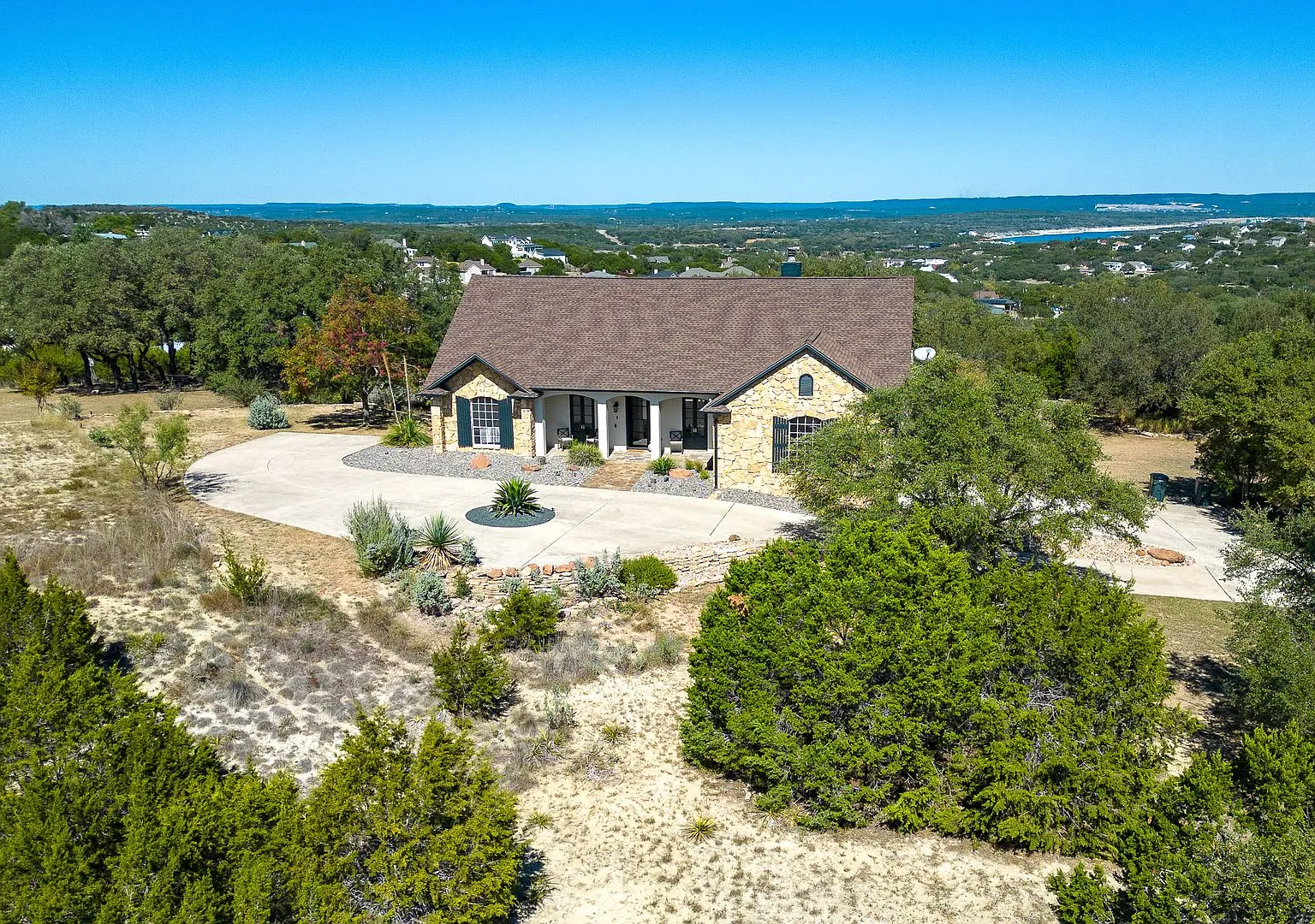 Fully Furnished Hilltop Retreat with Panoramic Lake Travis Views — Photo 3