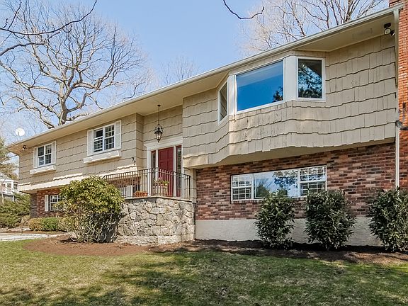 2nd image of 92 Dogwood Ln