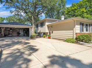 214 Walker Pl, Mundelein, IL