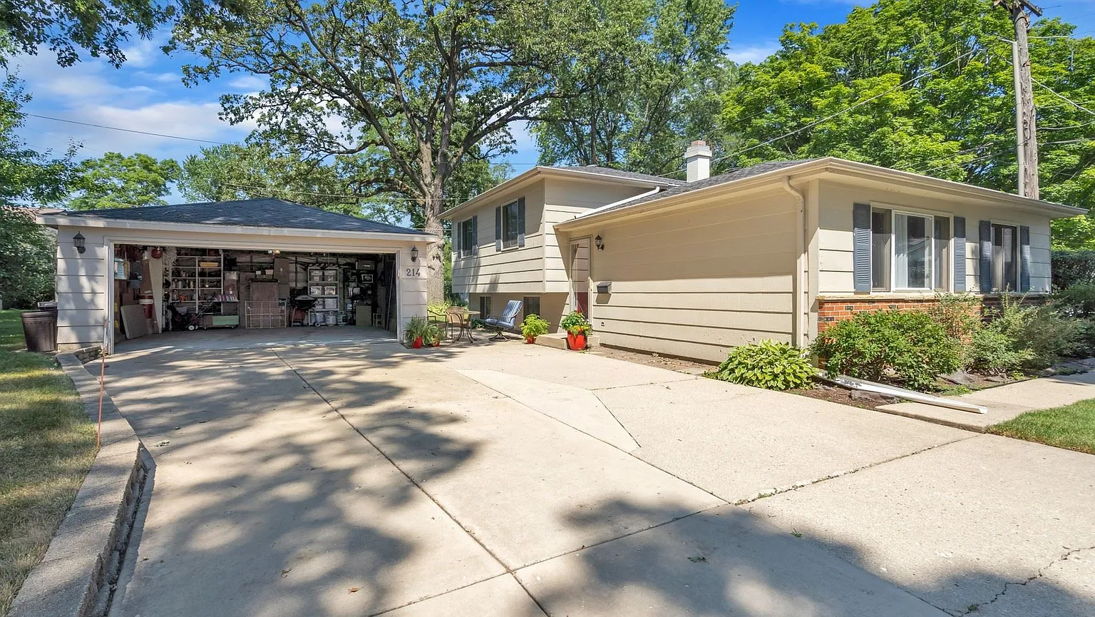 214 Walker Pl photo 1