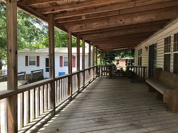 4th image of 41 E Lake Ln