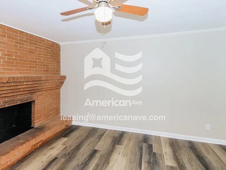 1631183_003_wm_-_living_room_13145521.jpg