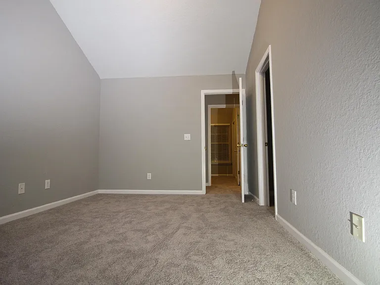 394 Brookview Dr — Photo 10
