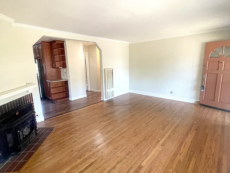 1360 Saint Francis St #FRONT — Photo 8