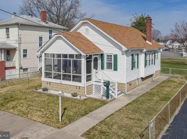 56 Oak St, Pennsville, NJ 08070
