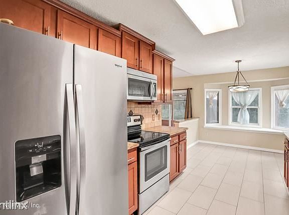 3rd image of 8711R Bishopswood Dr W