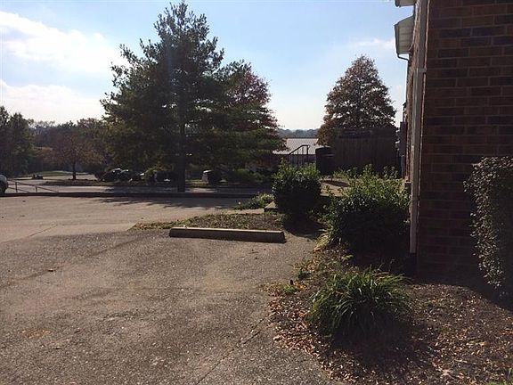 4th image of 108 Oakmont Ln