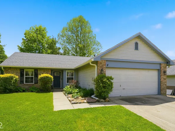 906 Moonlight Ct, Mooresville, IN 46158