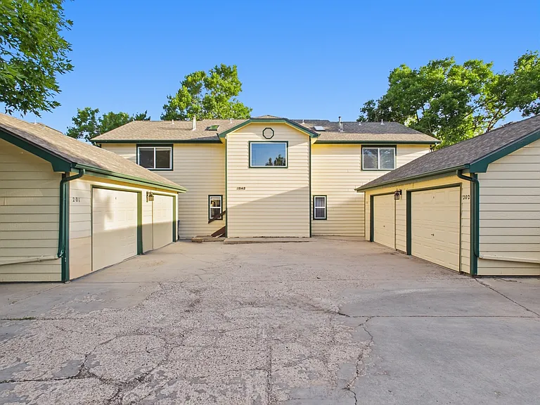 Garage courtyard