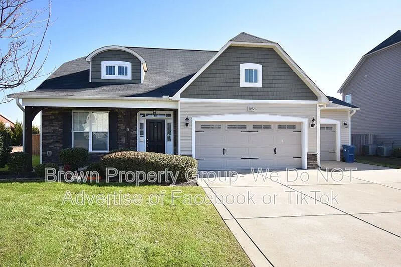4 bed, 2.5 bath, 2100 sqft, $2,250 — Photo 2