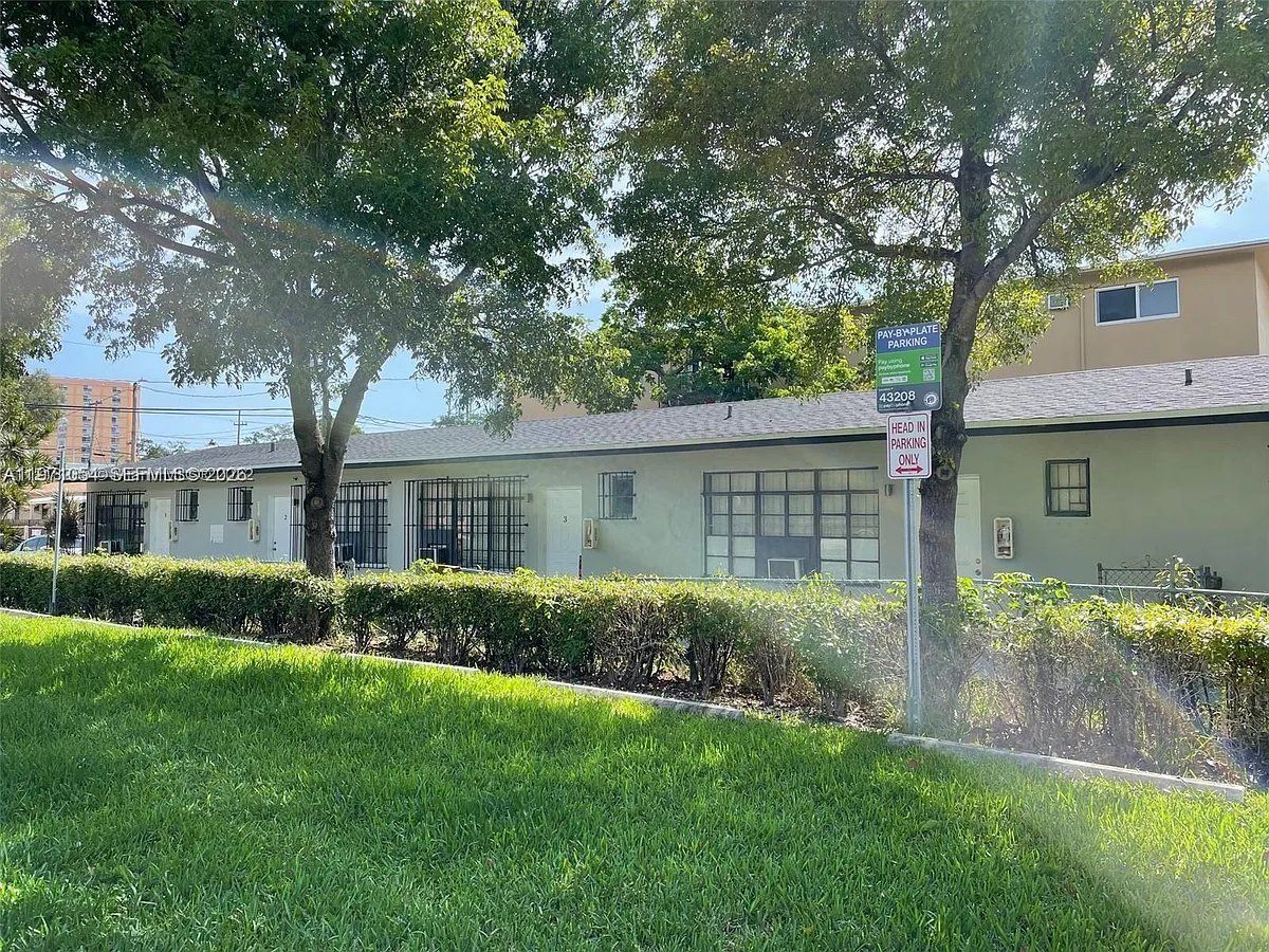 Building Photo - 1346 NW 6th St #3