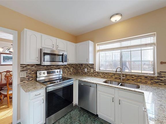 5th image of 1336 Saddleback Ln