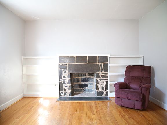 4th image of 421 Warren Ave