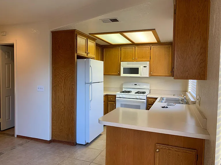 1265 Persimmon Ave #C — Photo 5