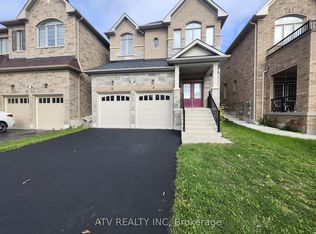 1909 Don White Ct, Oshawa, ON L1K1A1