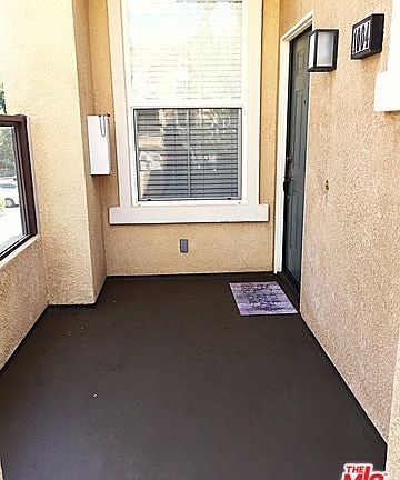 Private Front Porch Balcony