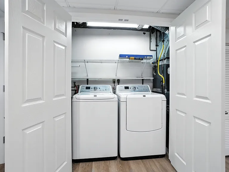 Washer/dryer in basement
