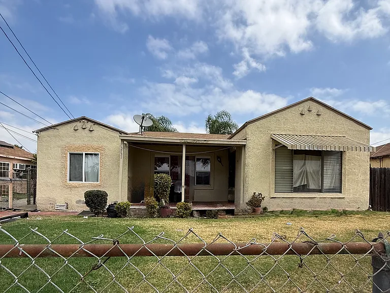 Charming 3 bedroom, 2 bath house waiting for someone to make it their home.