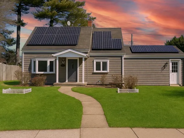 13 Curve Lane, Levittown, NY 11756