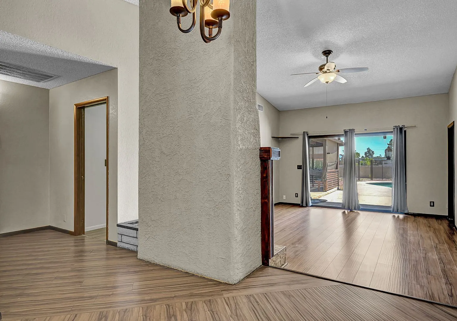 5-bedroom, 4-bathroom single-story home — Photo 2