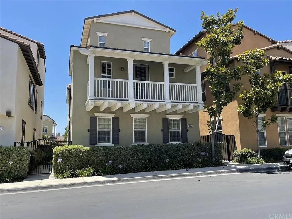 4 bed, 3.5 bath, 2350 sqft, $3,650 — Photo 1