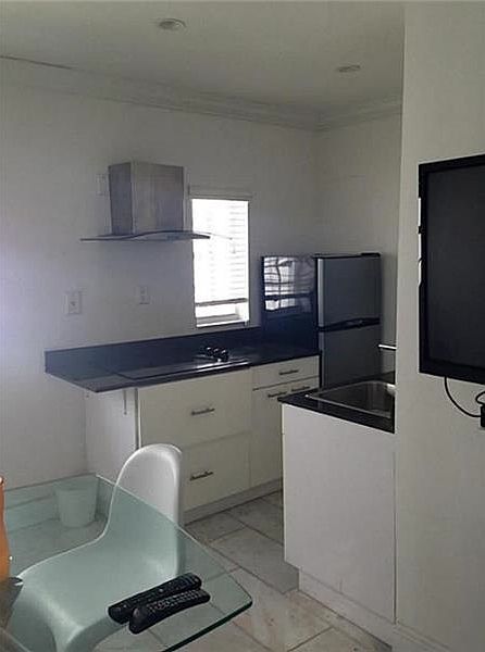 1st image of 928 Jefferson Ave #7