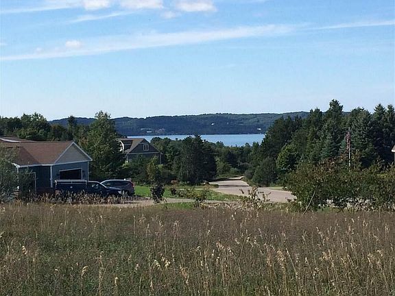 2nd image of S Timberlee Dr