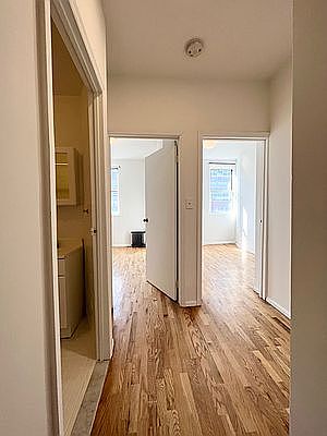 4th image of 394 Manhattan Ave #3