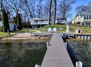 14351 Swanee Beach Dr, Fenton, MI 48430