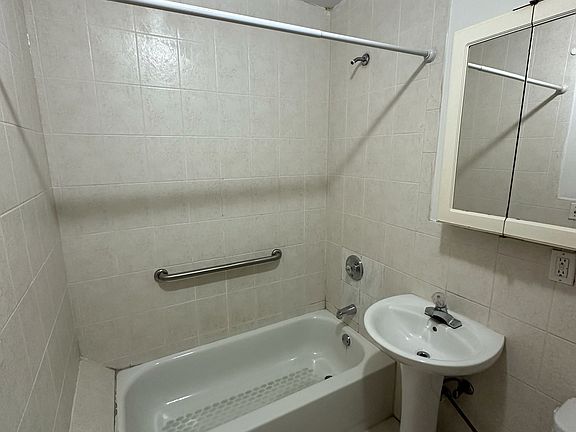 3rd image of 714 E 230th St #2