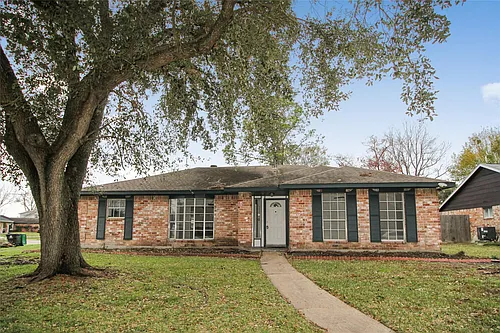 10534 Huntington Wood Dr Photo 1