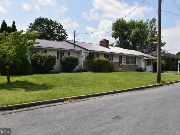 12 Edward Dr, Greencastle, PA 17225