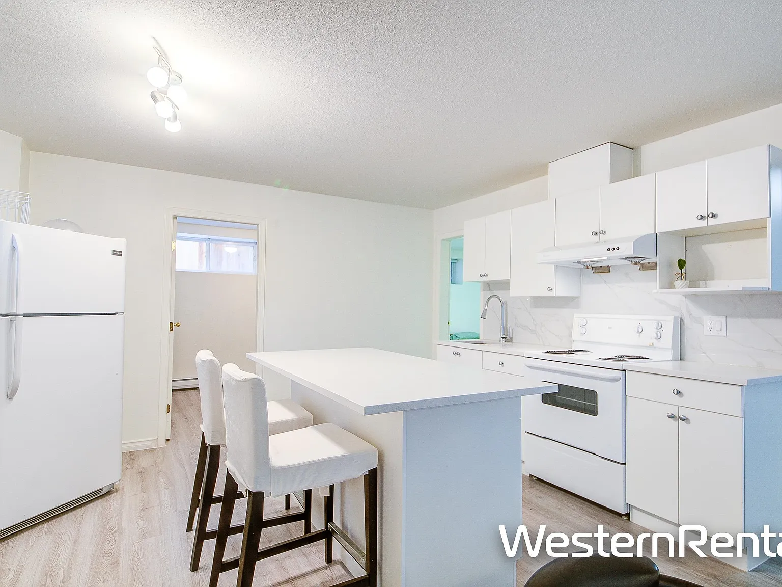 2 bed, 900 sqft, $1,600 — Photo 3
