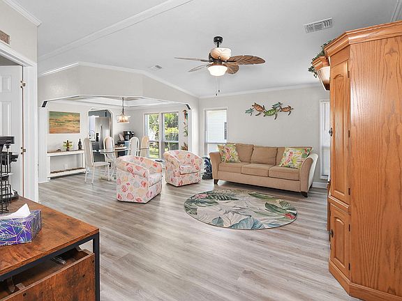 5th image of 8519 Redbay Court