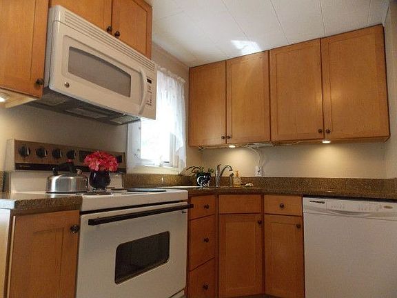 2nd image of 9 Sherrill Ln