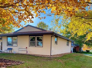 330 E View Pl, Osceola, IA 50213