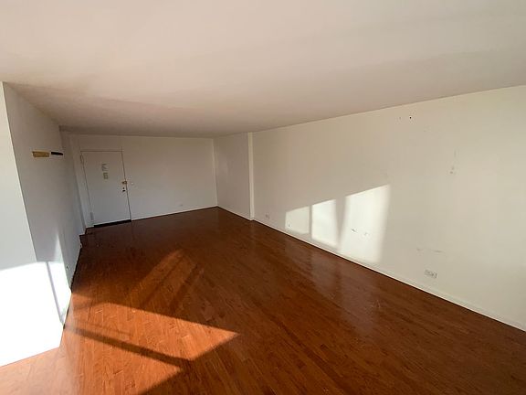 3rd image of 269 Grand Central Pkwy #1A