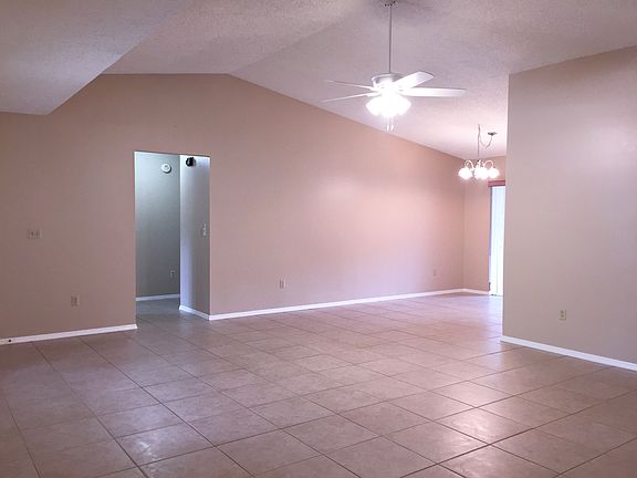 Vaulted ceiling 