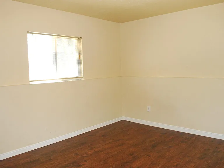 9078 S 1300 E — Photo 16