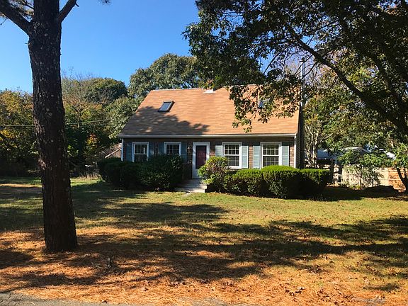 2nd image of 18 Pinewood Ln