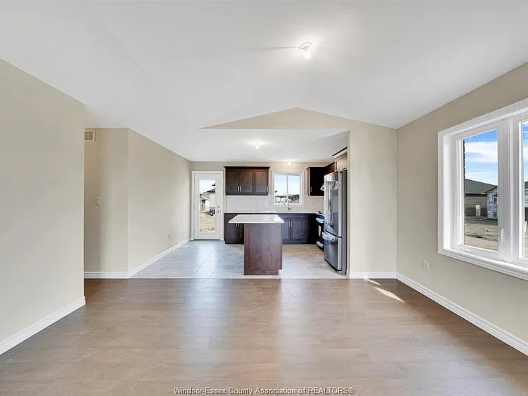 397 Hemlock Ln #MAIN — Photo 4