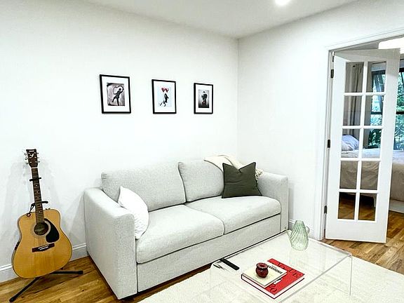 4th image of 333 E 70th St APT 6