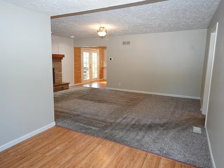 5707 N Bogart Ln — Photo 7