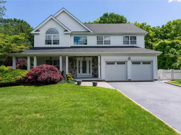 16 Whispering Woods Drive, Smithtown, NY 11787