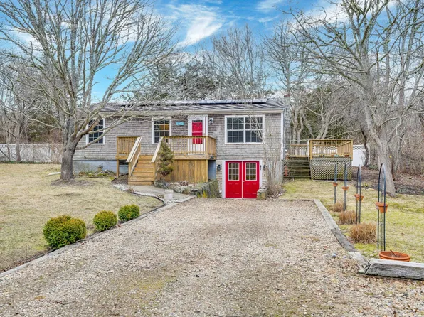 67 12th St S, Edgartown, MA 02539