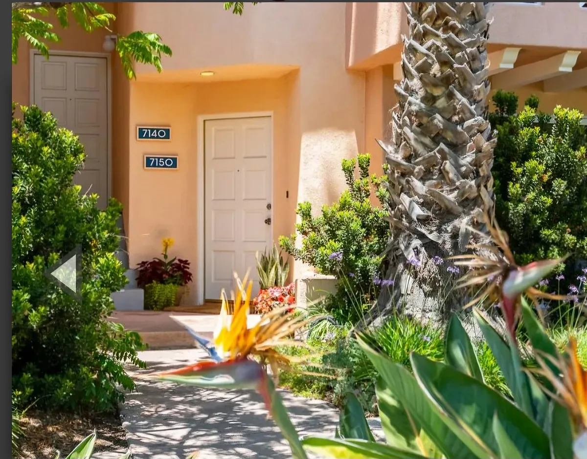 Entryway - 7140 Georgetown Rd