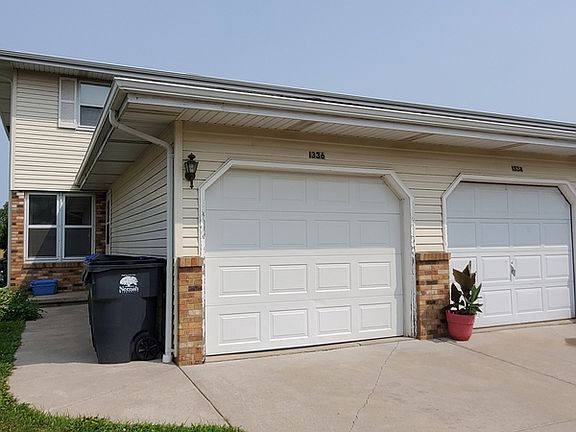 2nd image of 1336-1342 Honeysuckle Ln #1336